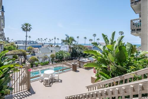 1 BR condo wgarden views resort pool and spa in Oceanside, USA