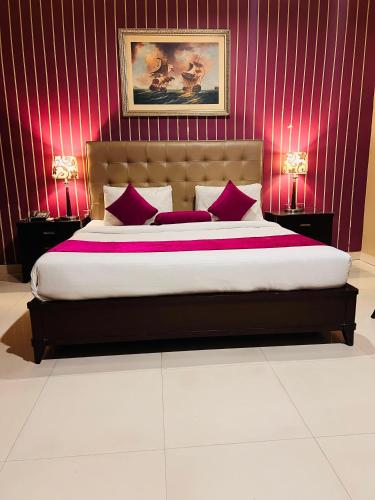 Grand Regent Hotel and Suites - image 3