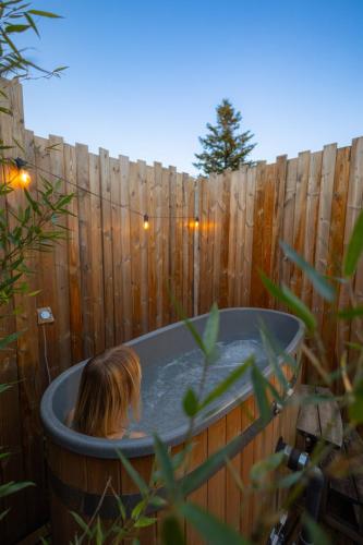 Pezsgőfürdő, Chambres d'hôtes avec jacuzzi privatif uniquement pour le studio (Chambres d'hotes avec jacuzzi privatif uniquement pour le studio) in Merignac