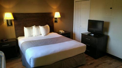 Suburban Extended Stay Hotel Charlotte - image 6