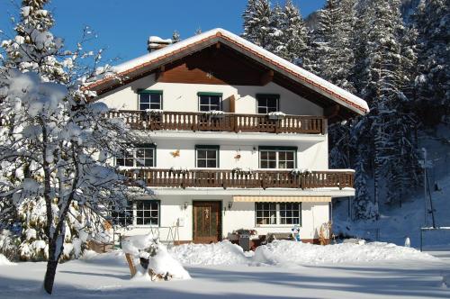  Haus Waldrast, Pension in Elbigenalp