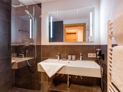 Almhof Kitzlodge - Alpine Lifestyle Hotel - image 9