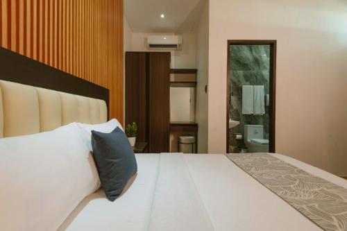 Deluxe Room image 5