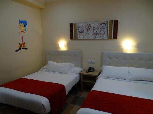 Standard Twin Room image 6