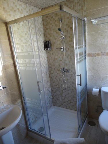 Standard Twin Room image 2