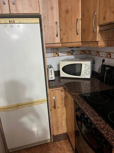 ห้องครัว, Piso con balcón (Piso con balcon) in ปวยร์โต เด มาซาร์รอน