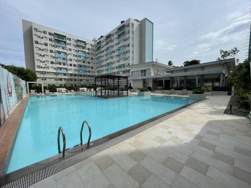 2-BR Condo for 4 in Dumaguete