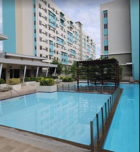 2-BR Condo for 4 in Dumaguete