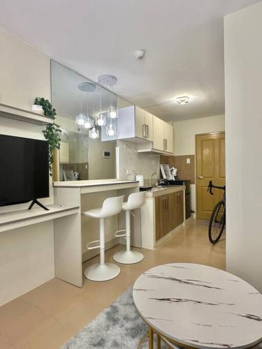 2-BR Condo for 4 in Dumaguete