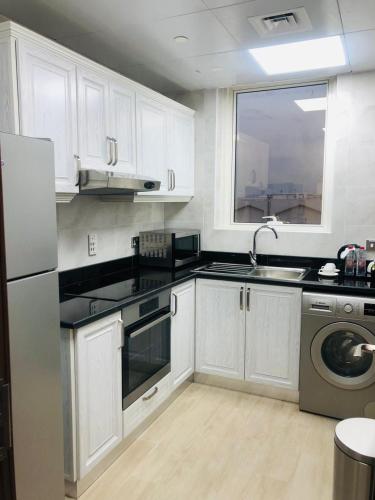 Kitchen, BANIYAS PLAZA HOTEL APARTMENTS in Al Mafraq