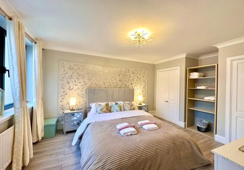 The Ivy Suite - Spacious London 3-Bed, Londyn