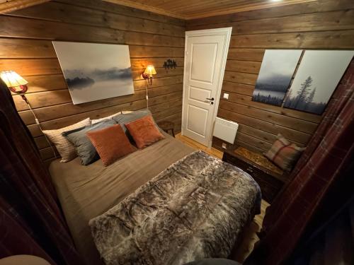 3 bedrooms, 4 beds