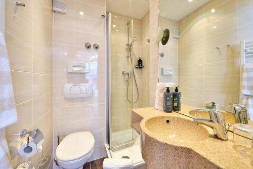 Double Room image 9