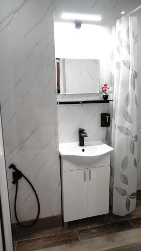 Apartment Hangar 94 - Top Center - plus Free Vouchers, Sofia (Foto 9)