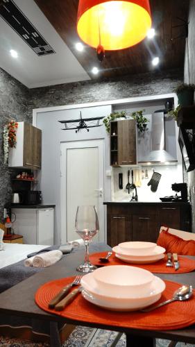 Apartment Hangar 94 - Top Center - plus Free Vouchers, Sofia (Foto 3)