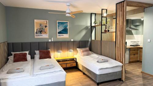 Green Studio with balcony - free parking, Varsovia
