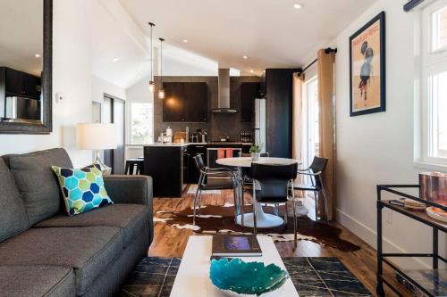 Sit Fireside in a Hip Guesthouse with a Balcony in Denver, USA