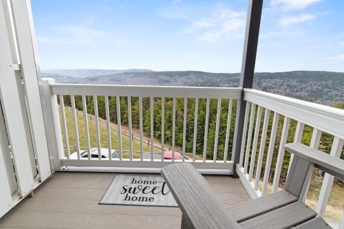 ML288 New Deck Great Views EZ Parking WiFi Retreat in Snowshoe, USA
