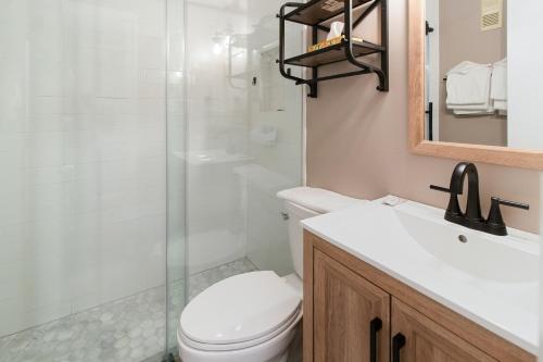 ML288 New Deck Great Views EZ Parking WiFi Retreat