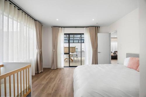 Greenstead Retreat 11 beds, 8 bedrooms, 5 baths in Flat Bush