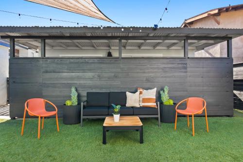 6 Bedroom Family Getaway Walk to Law Street Beach in San Diego, USA