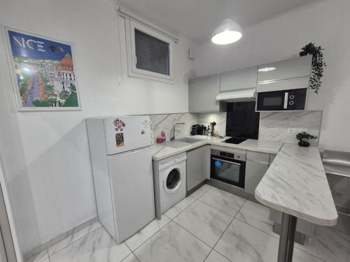 Studio renove au centre ville (15 min de la plage) in Le Piol