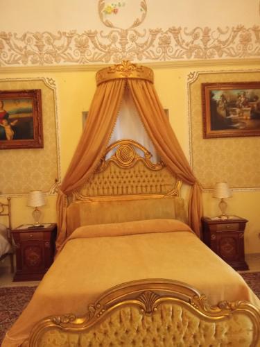 1 queen bed, 1 twin bed