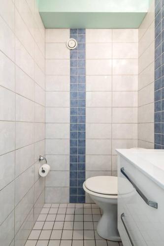 Cozy home with garden in Malmö - two double beds room (Cozy home with garden in Malmo - two double beds room) in 예거스로 빌라스타드