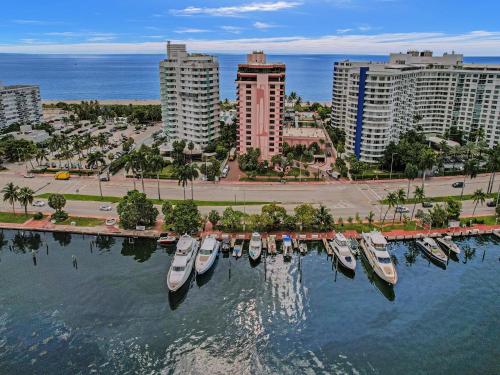 Ocean View Serenity Condo Beach Service 915 in Miami Beach, USA