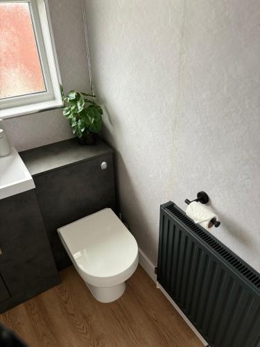 Skyline Loft - Modern Private King Room with Ensuite, Birmingham (foto 6)