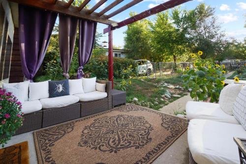 Whimsical Berkeley Bungalow in Berkeley