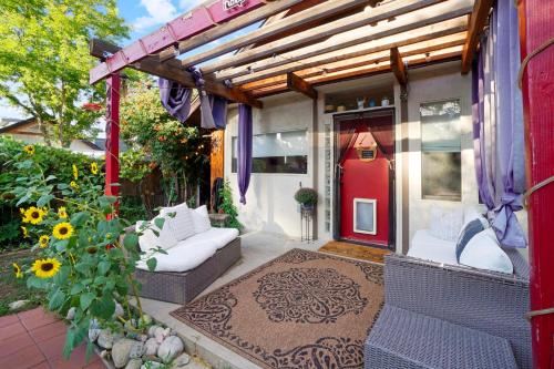 Whimsical Berkeley Bungalow in Berkeley