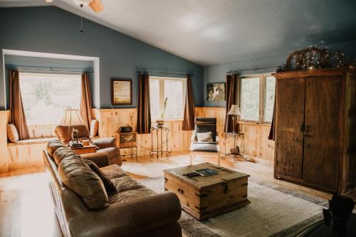 The Bear Cabin in Ironwood, USA