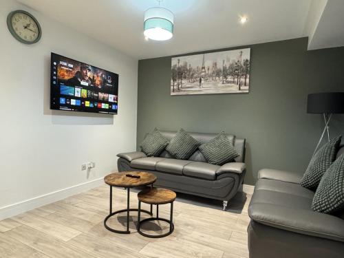 Deluxe 4 Bedroom House With Free Parking gîte à louer holiday inn windsor