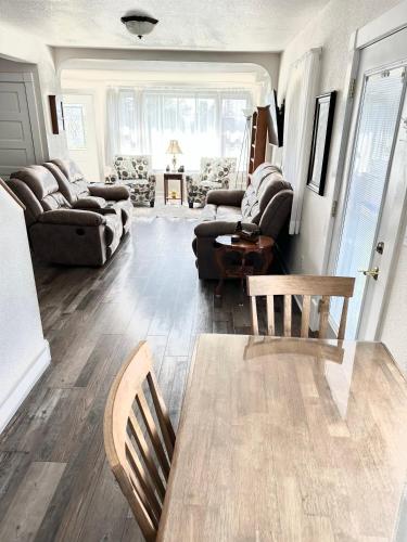 The Blue House - image 6