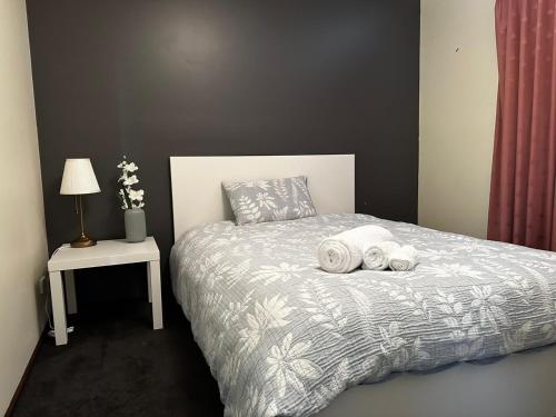 4 bedrooms, 5 beds