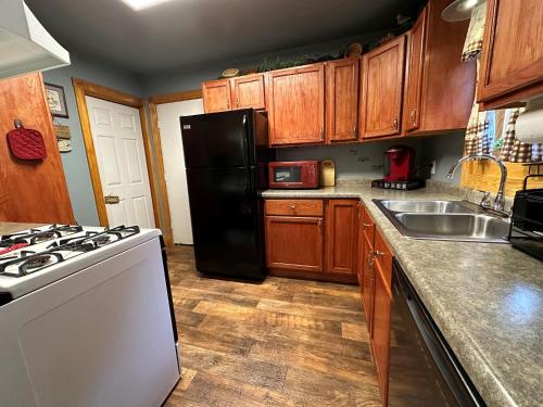 The Bear Den - image 14