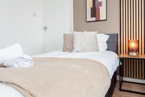 Enchanting 4 spacious bedrooms, Birmingham (photo 2)