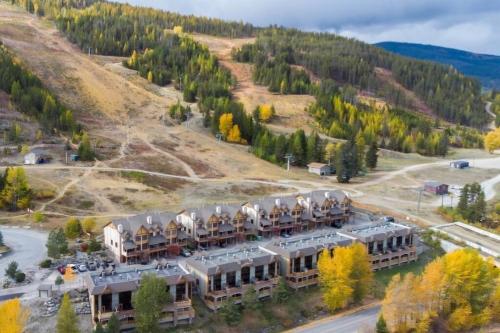 สภาพแวดล้อมโดยรอบ, Mountain Escape for Ski and Golf Enthusiasts in คิมเบอร์เลย์ (BC)