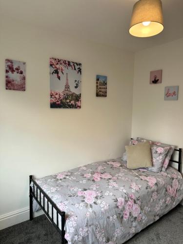 Very Spacious 4 Bedroom Detached with a Large Private Drive Parking up to 3 Vans or 4 Cars Very Spacious 4 Bedroom Detached with a Large Private Drive Parking up to 3 Vans or 4 Cars