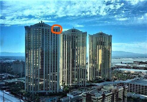 MGM Signature Top Floor 1 BR 2 BA Penthouse with Balcony, Strip and Sphere Views, Las Vegas (foto 2)