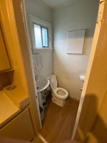 Tacoma Center Motel - image 3