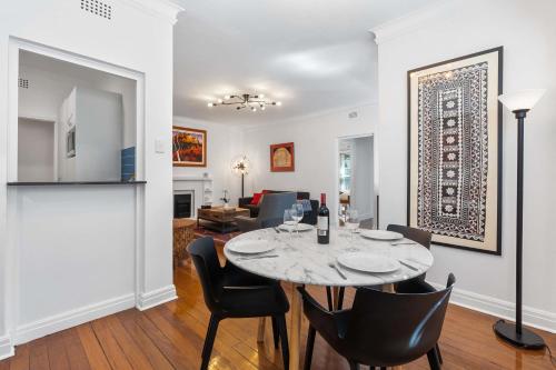Art-Deco Gem in Midlothian Opposite Beach in Bellevue Hill