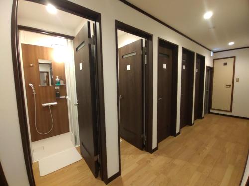 Shower, Hakuba Norikura Wakaguri Guesthouse in Hakuba