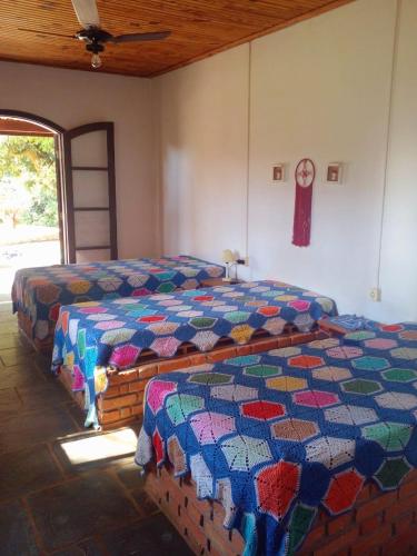 Lindo Rancho na beira do rio com piscina