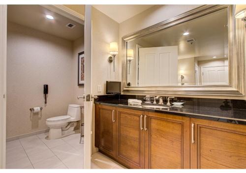 MGM Signature Top Floor 1 BR 2 BA Penthouse with Balcony, Strip and Sphere Views, Las Vegas (foto 8)