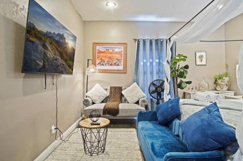Loveshack Studio & Bathtub near the Plaza District in Oklahoma City, USA