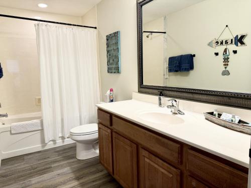 Lower Level Condo B-2 with Dock in Hollister, USA