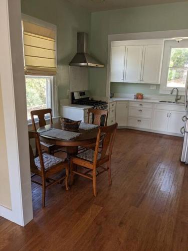 Yosomite Gateway Historic Victorian with Modern Touch in Sonora (CA)