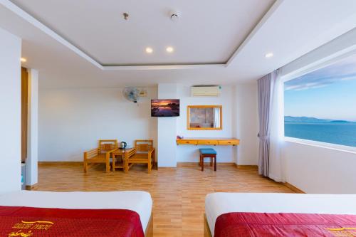 Family Room with Sea View image 1